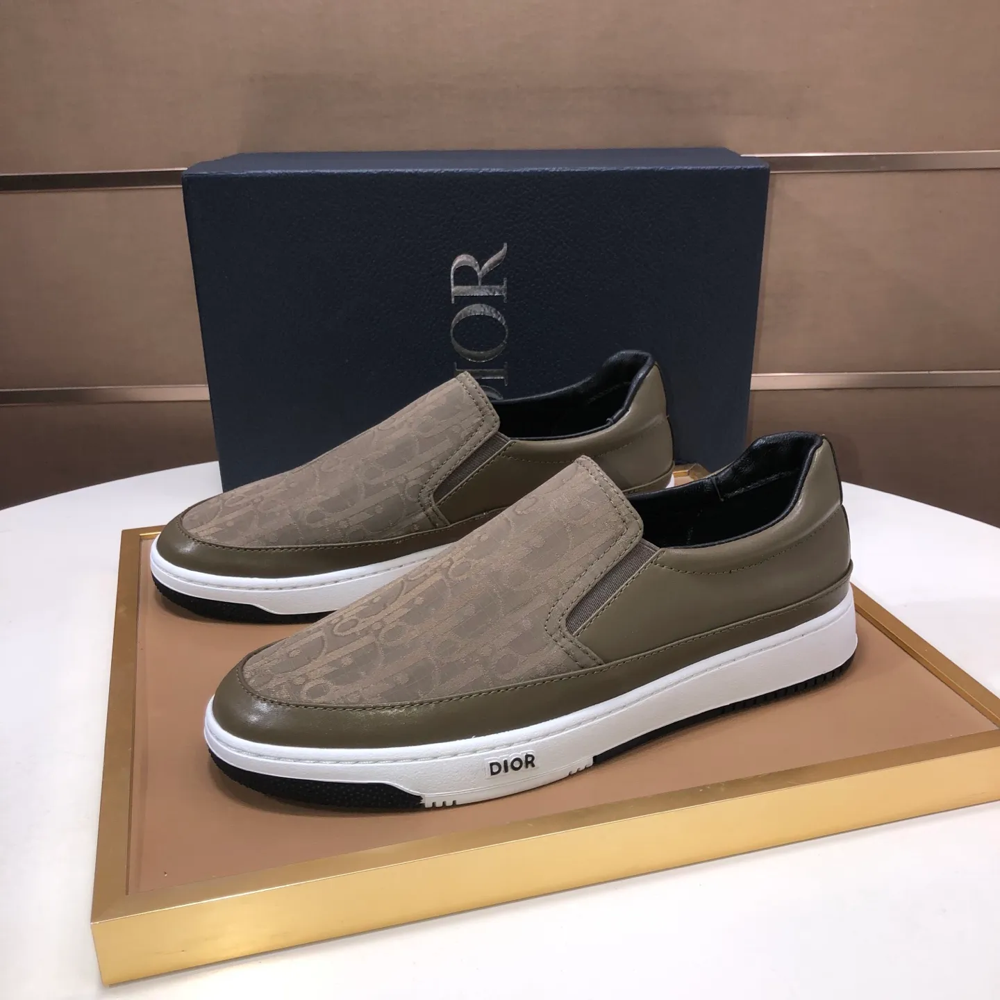Men's shoes💰420💰【Dior】Official website global debut 🔝The latest masterpiece of high-end men's shoes brand: original special cloth fabric imported from Italy + imported sheepskin lining🔥Original toe-cap rubber outsole Soft and comfortable, making walking more convenient and comfortable! Size: 38-44 (45 can be customized)